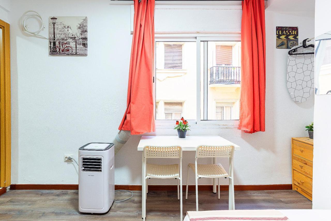 Rooms Young People Only, Soho Citycenter Malaga Exterior photo