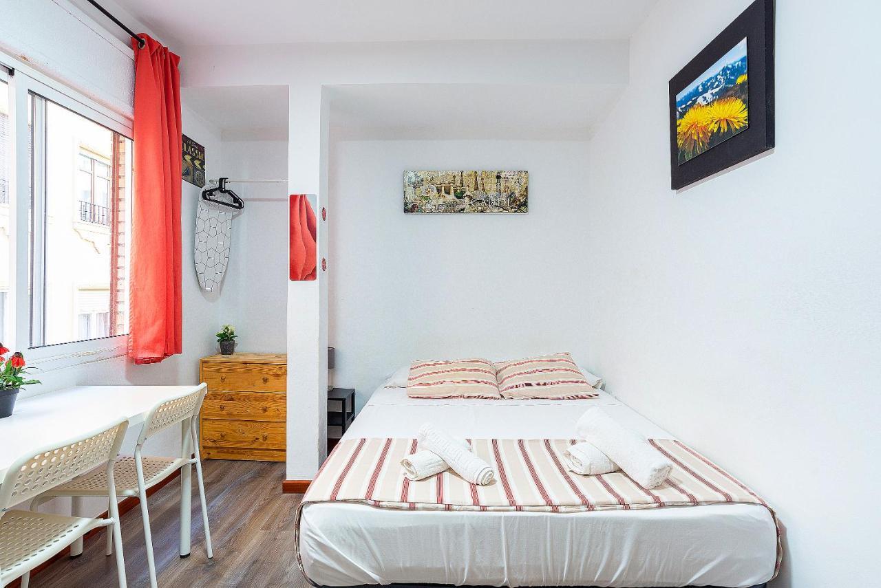 Rooms Young People Only, Soho Citycenter Malaga Exterior photo